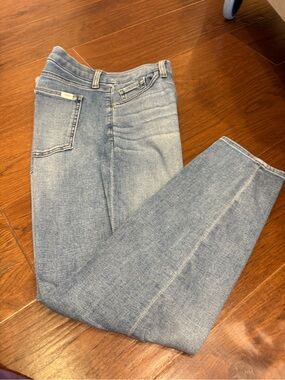 Light Wash Women's Ankle Jeans